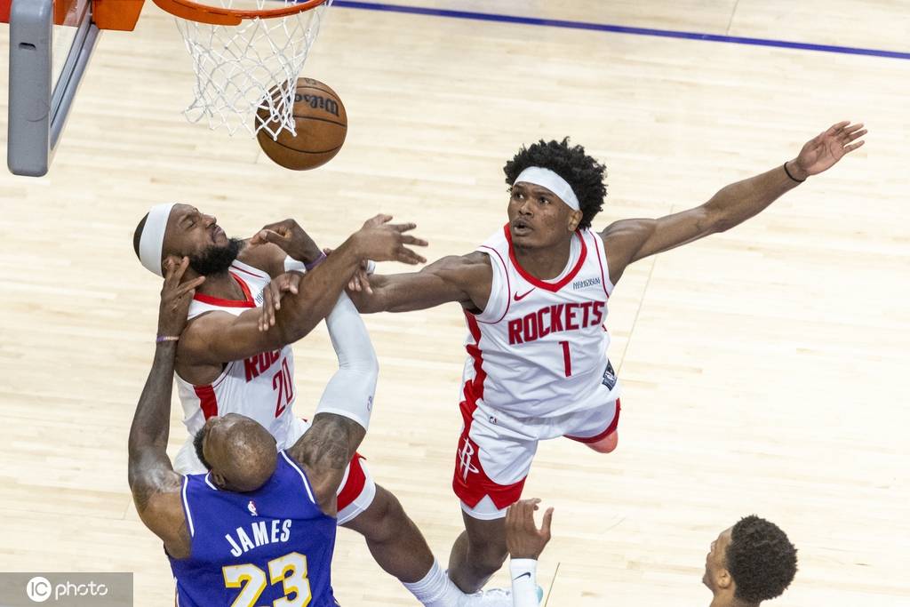 致胜法宝！火箭共命中14个三分 阿门铁树开花